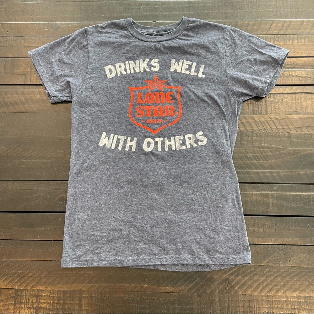 Men’s Lone Star “Drinks Well With Others” Tee